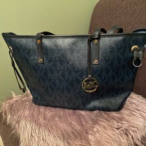 Michael Kors Navy Purse! Wristlet attached.